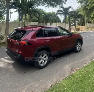 Toyota RAV4 XLE FWD 2020 Red