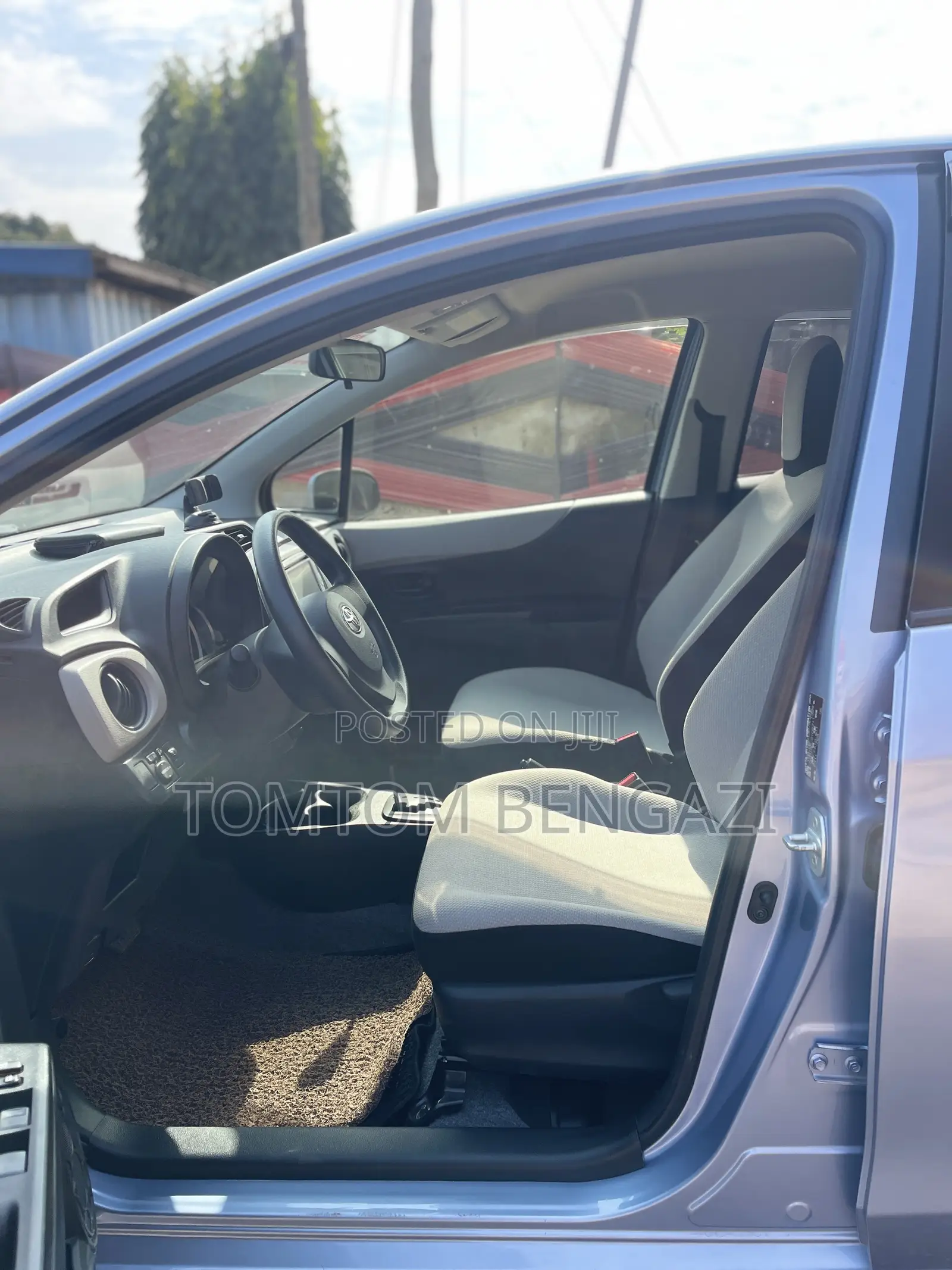 Toyota Vitz 1.3 AWD 5dr 2012 Blue