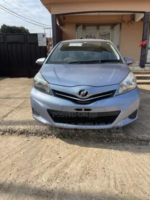 Toyota Vitz 1.3 AWD 5dr 2012 Blue