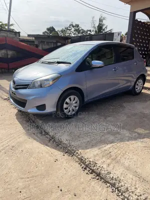 Toyota Vitz 1.3 AWD 5dr 2012 Blue