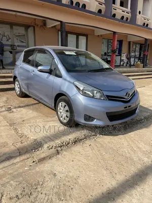 Toyota Vitz 1.3 AWD 5dr 2012 Blue