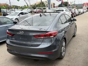 Hyundai Elantra Limited Sedan FWD (2.0L 4cyl 6A) 2017 Gray