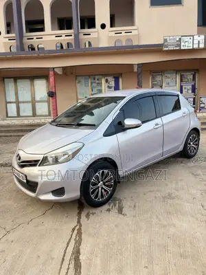Toyota Vitz 1.3 AWD 5dr 2012 Silver