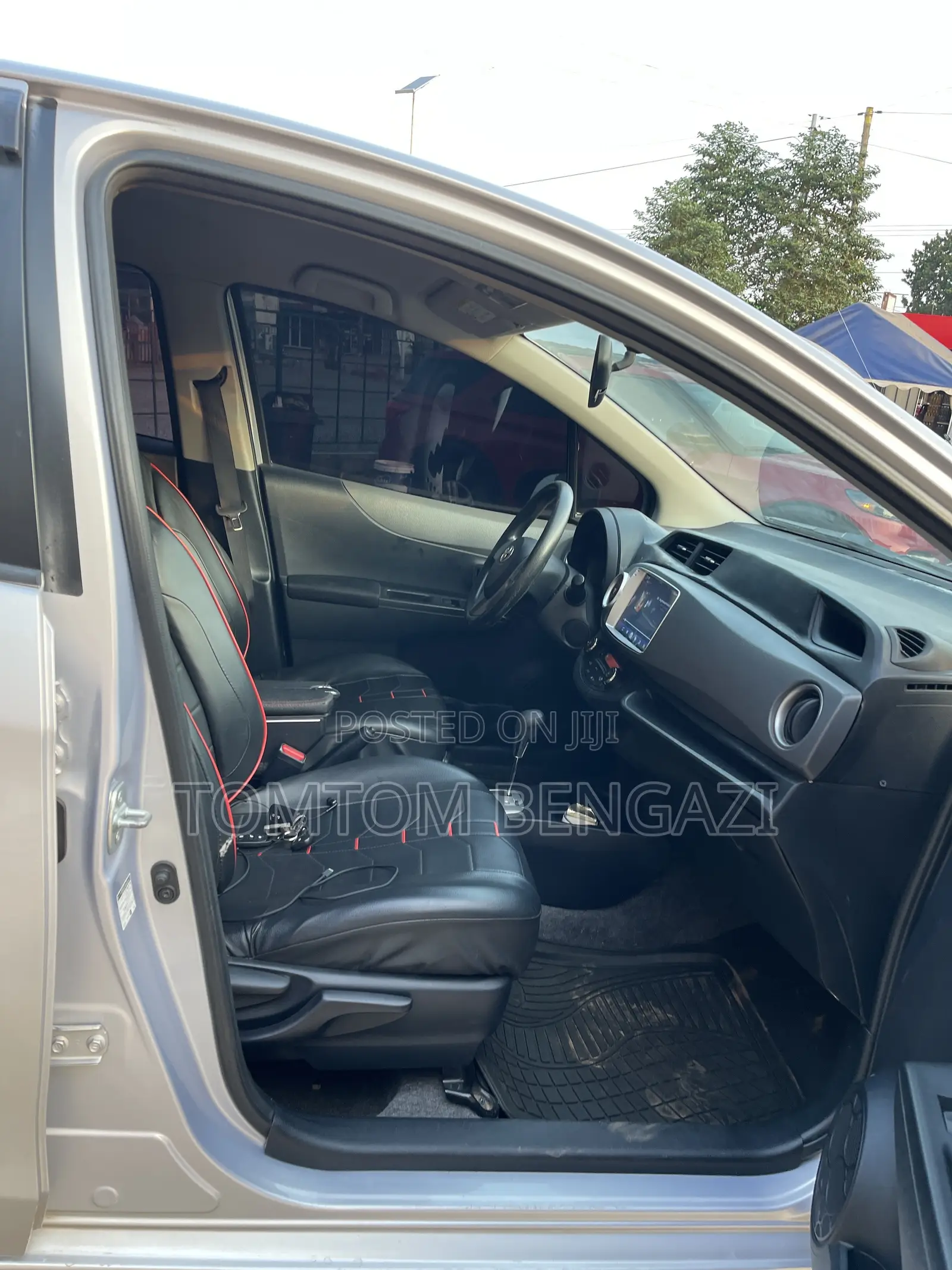 Toyota Vitz 1.3 AWD 5dr 2012 Silver