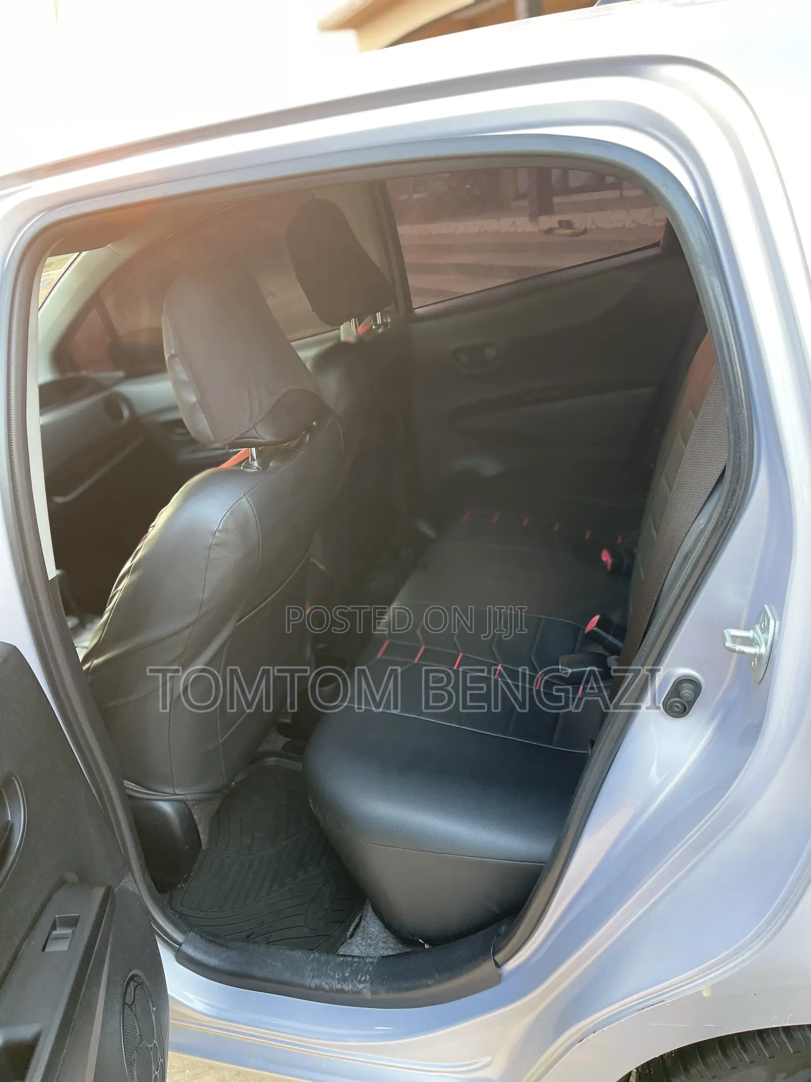 Toyota Vitz 1.3 AWD 5dr 2012 Silver