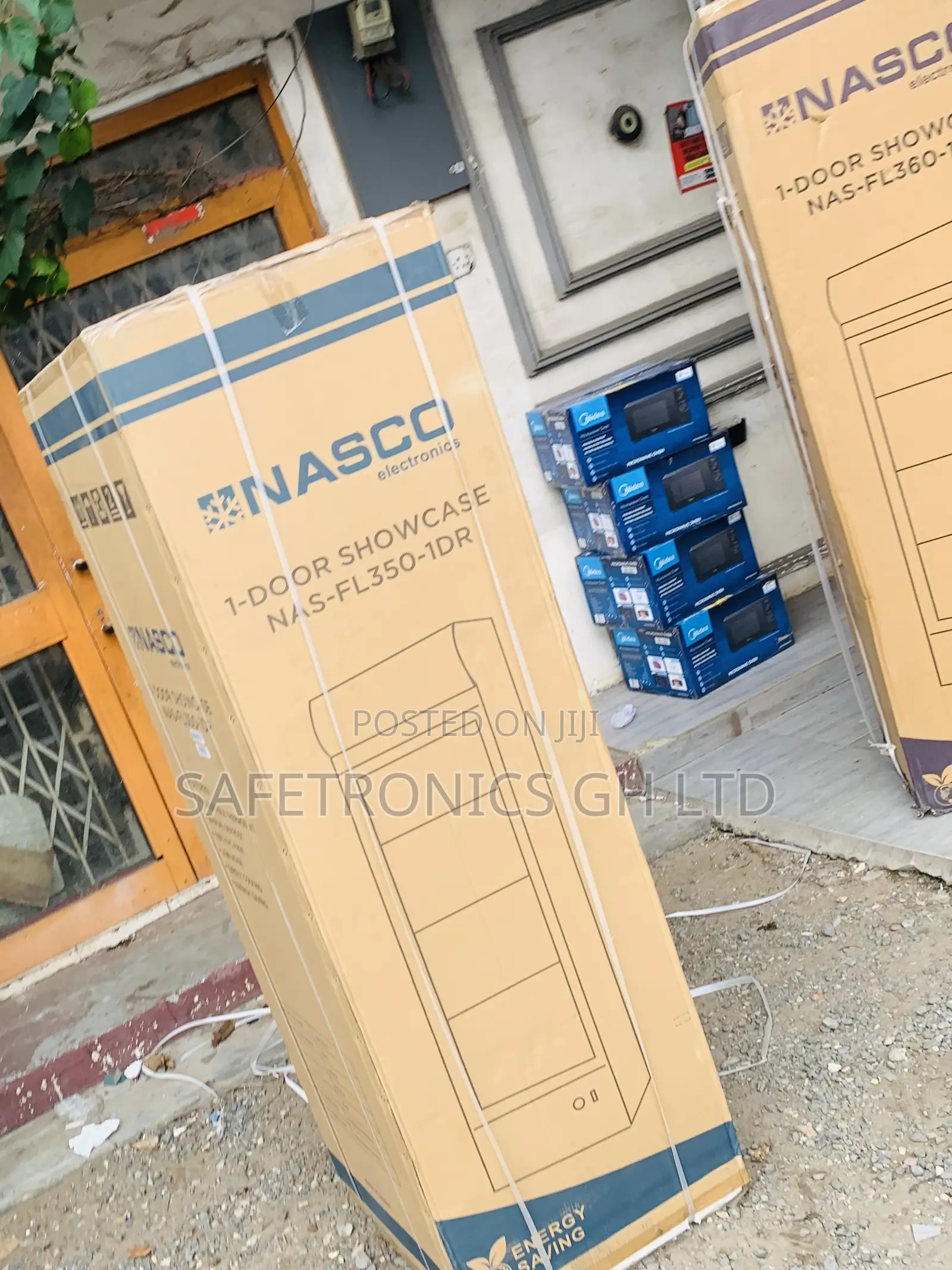 Grab Essential Nasco 298 LTRS Display Fridge-Nas-Fl360-1dr
