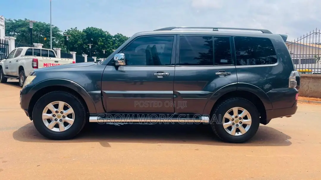 Mitsubishi Pajero V80 3.5 V6 GL/GLS 2015 Gray