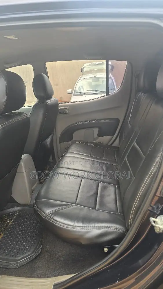 Mitsubishi Pajero V80 3.5 V6 GL/GLS 2015 Gray