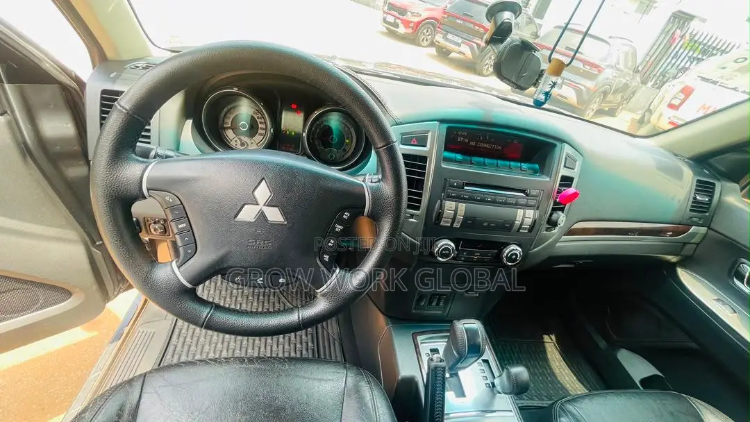 Mitsubishi Pajero V80 3.5 V6 GL/GLS 2015 Gray