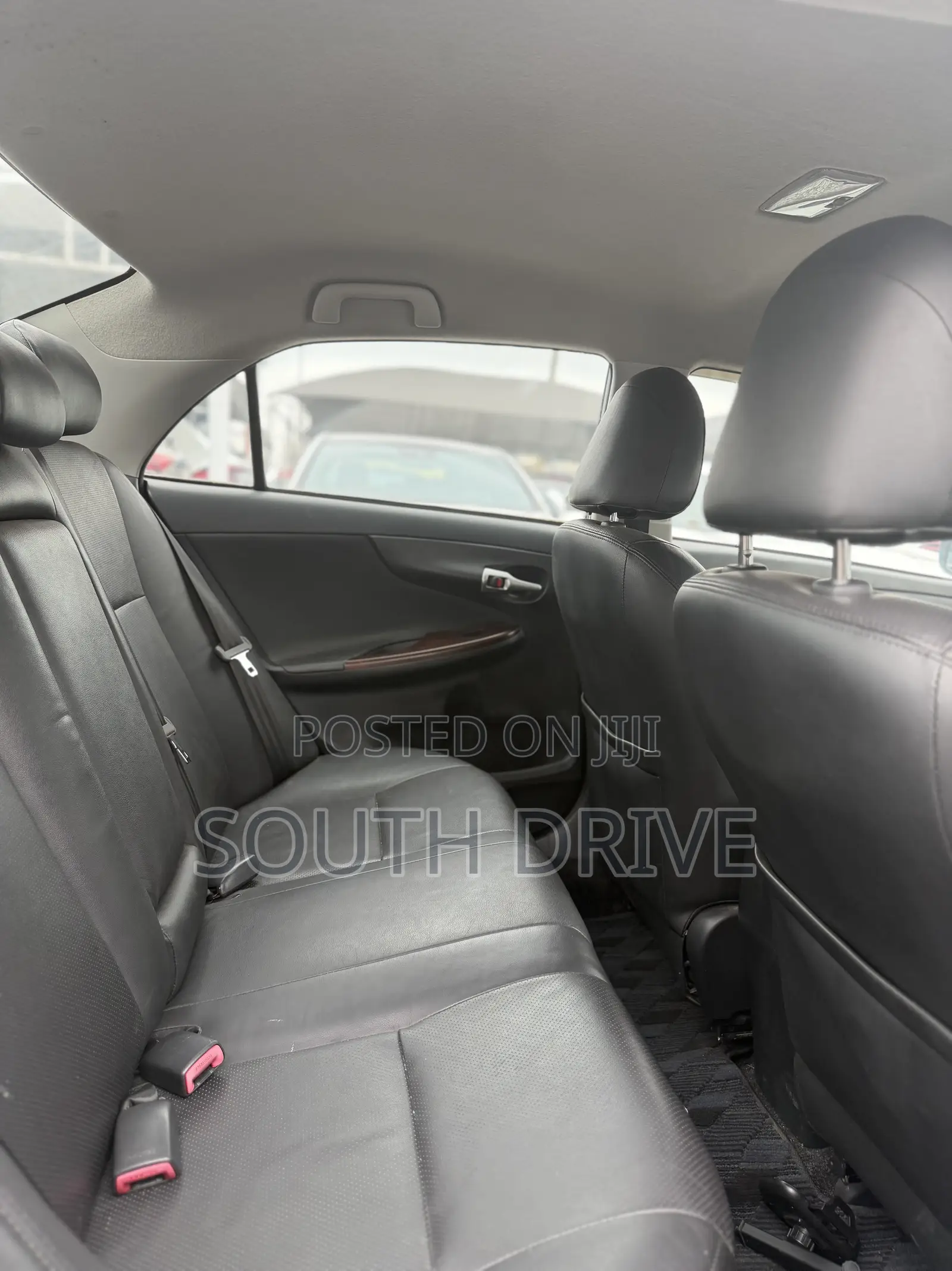 Toyota Corolla LE 4dr Sedan (1.8L 4cyl 4A) 2012 Silver