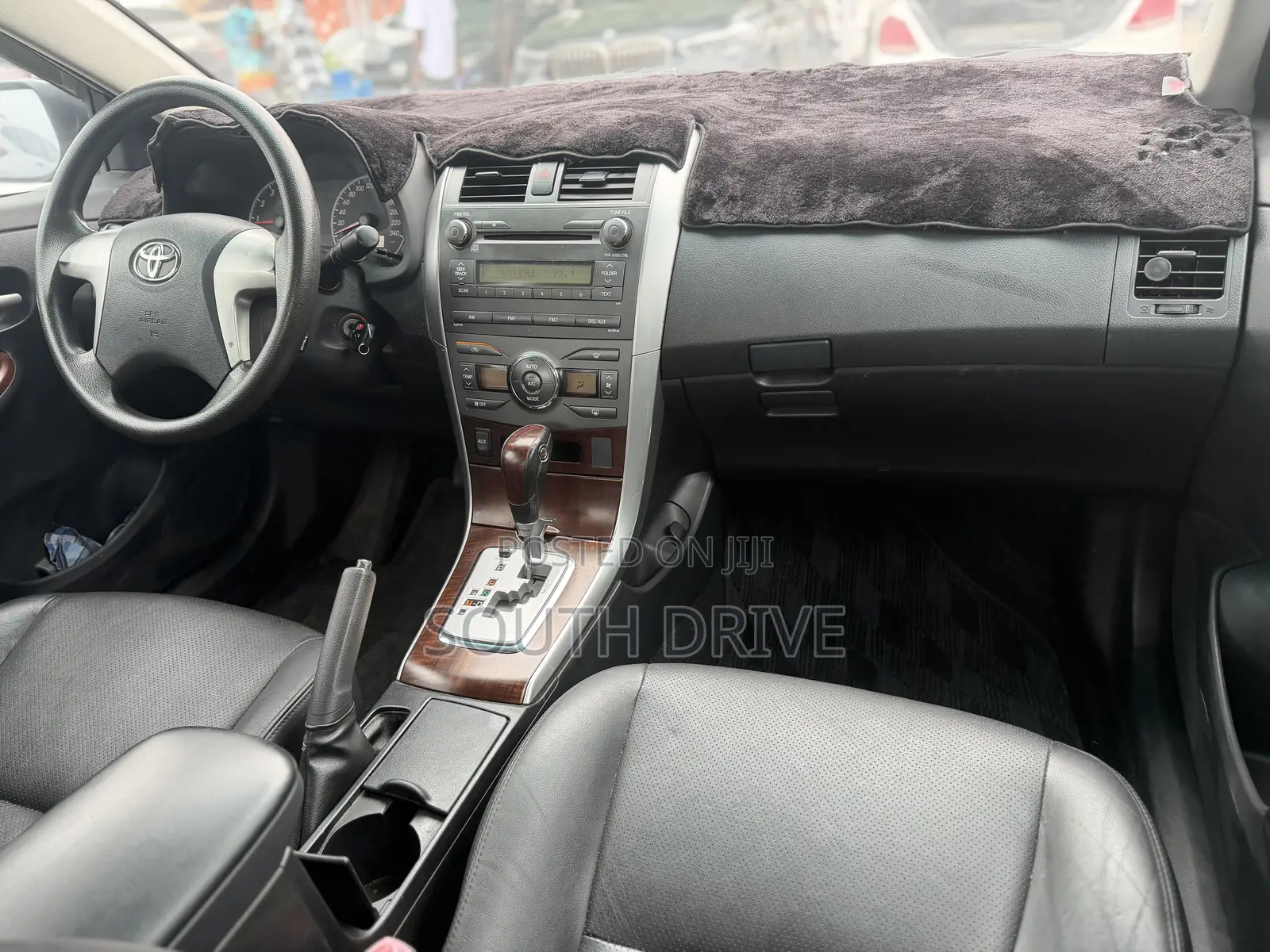 Toyota Corolla LE 4dr Sedan (1.8L 4cyl 4A) 2012 Silver