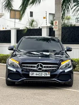 Mercedes-Benz C300 Luxury Sedan RWD (2.0L 4cyl 7A) 2016