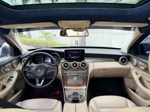 Mercedes-Benz C300 Luxury Sedan RWD (2.0L 4cyl 7A) 2016