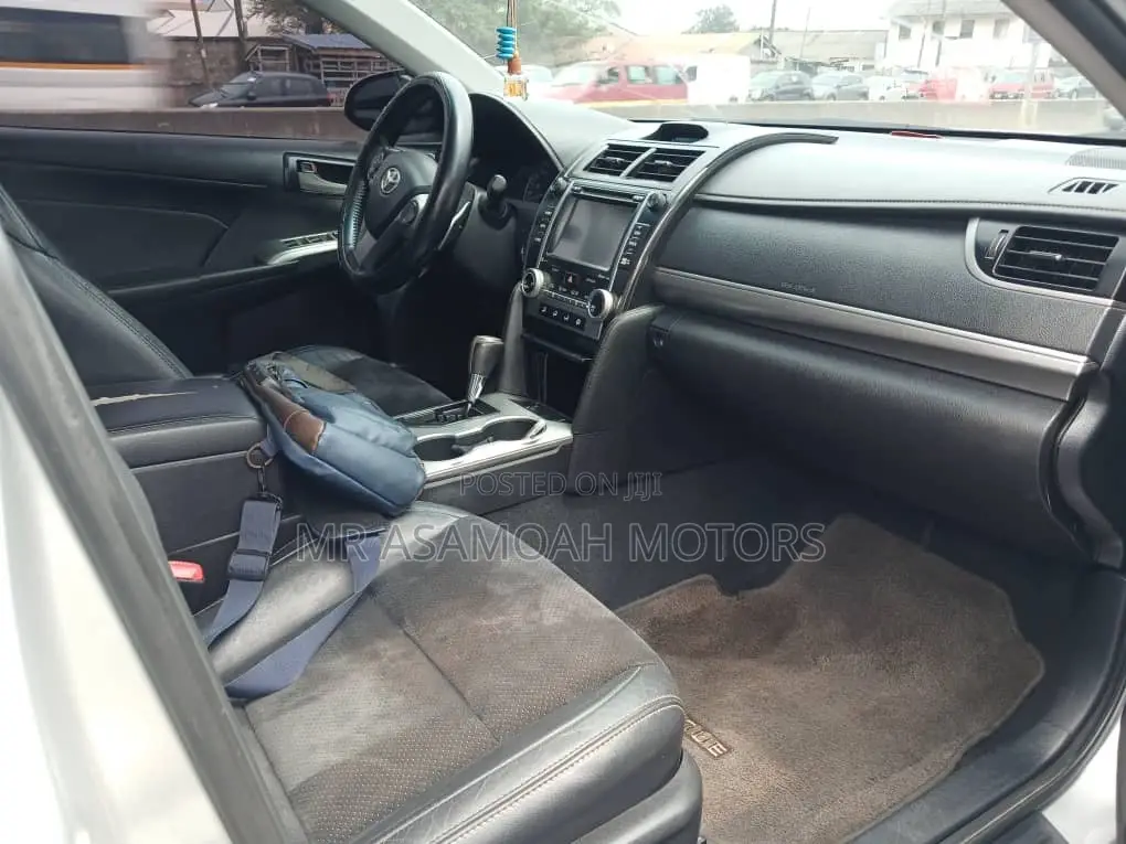 Toyota Camry SE 4dr Sedan (2.5L 4cyl 6A) 2014 Silver