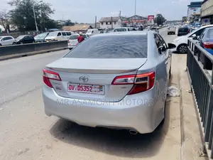 Toyota Camry SE 4dr Sedan (2.5L 4cyl 6A) 2014 Silver