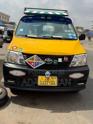 Toyota HiAce 2007 Yellow
