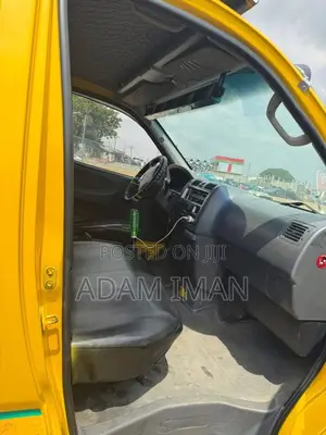 Toyota HiAce 2007 Yellow
