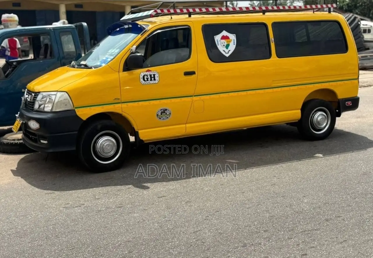 Toyota HiAce 2007 Yellow