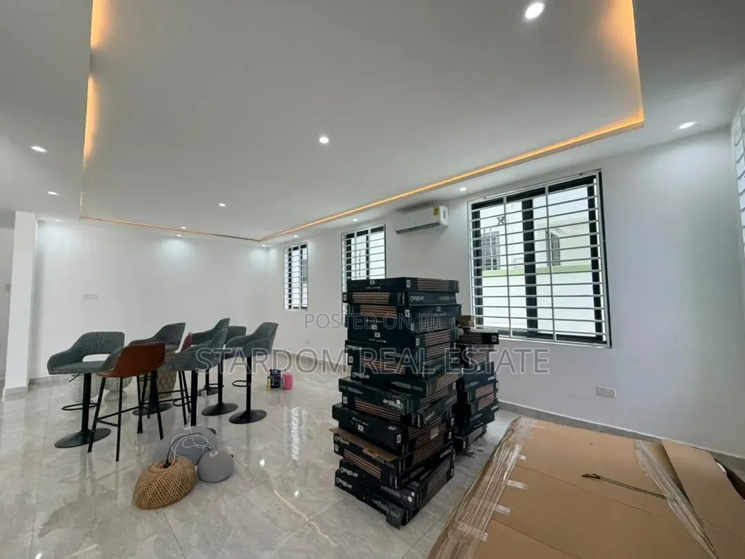 4bdrm Duplex in Adjiringanor, Ability for sale