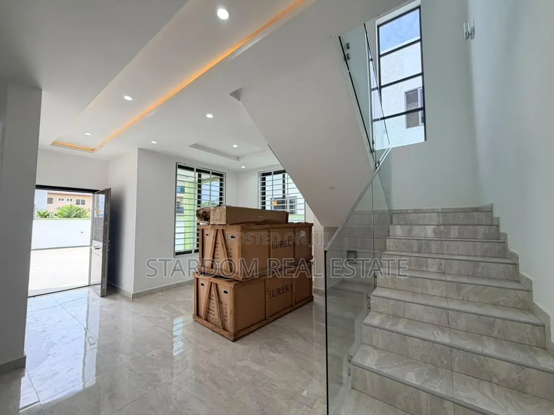 4bdrm Duplex in Adjiringanor, Ability for sale