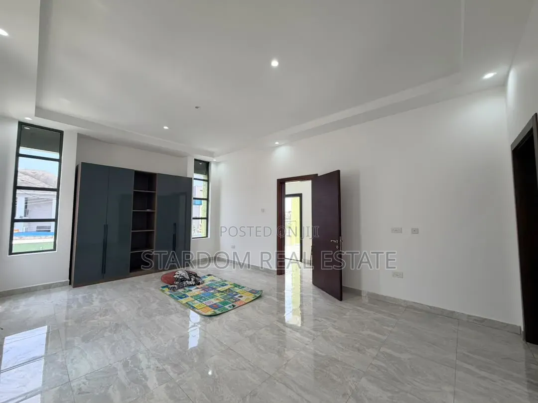 4bdrm Duplex in Adjiringanor, Ability for sale