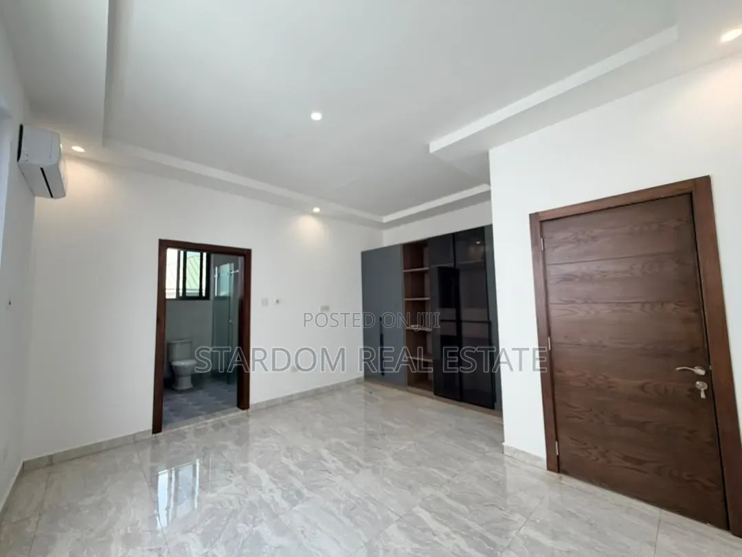 4bdrm Duplex in Adjiringanor, Ability for sale