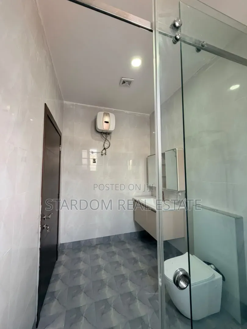 4bdrm Duplex in Adjiringanor, Ability for sale