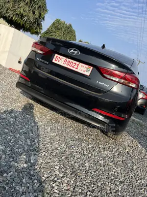 Hyundai Elantra Limited Sedan FWD (2.0L 4cyl 6A) 2017 Black