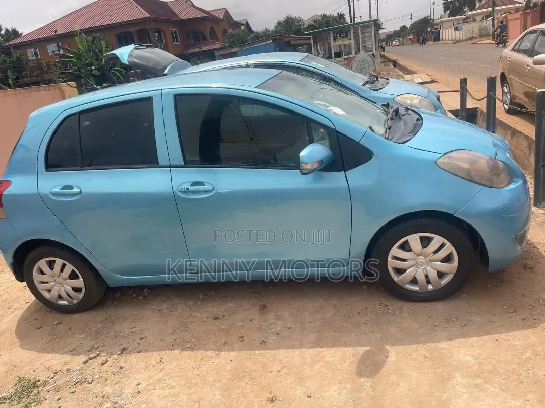 Toyota Vitz 1.5 FWD 3dr 2010 Blue
