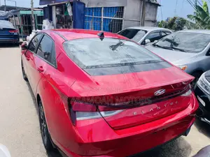 Hyundai Elantra 2021 Red