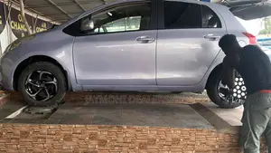 Toyota Vitz 2010 Silver