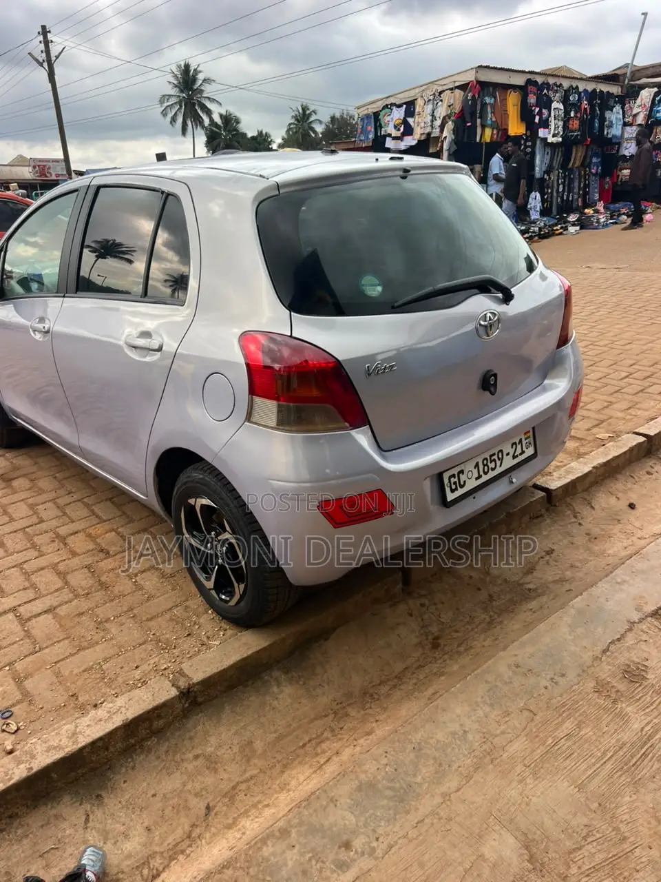 Toyota Vitz 2010 Silver