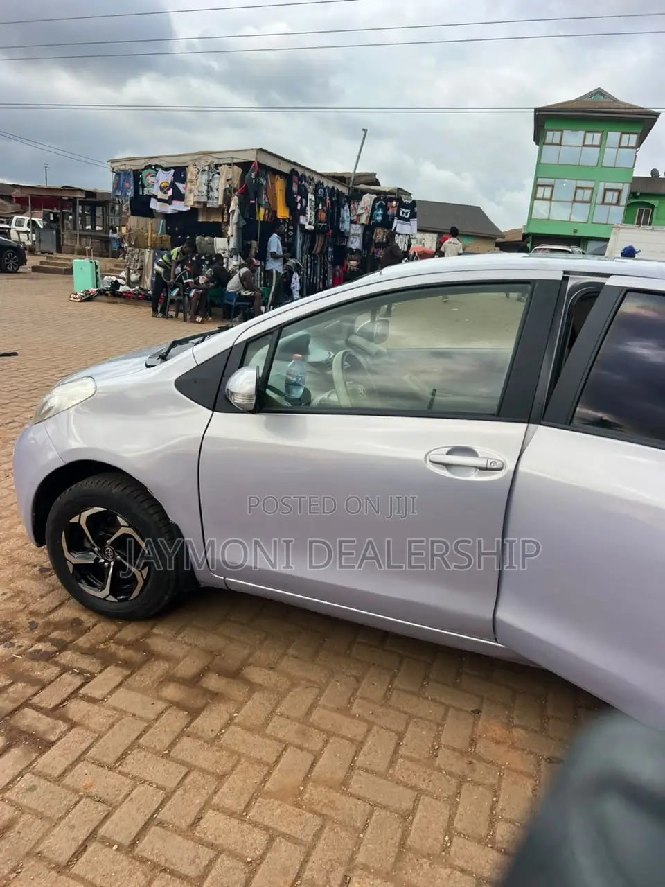 Toyota Vitz 2010 Silver