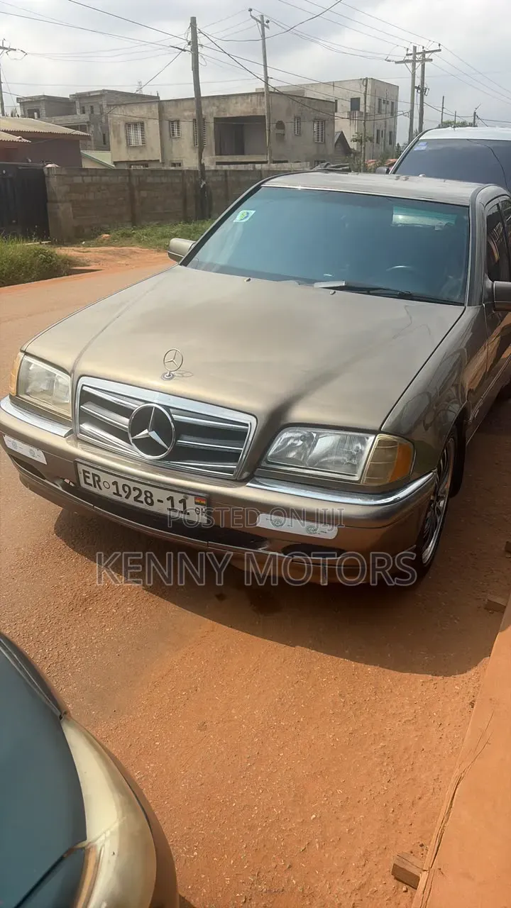 Mercedes-Benz C230 2005 Gold