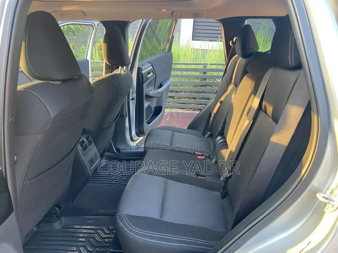 Mitsubishi Outlander PHEV ES AWD 2024 Silver