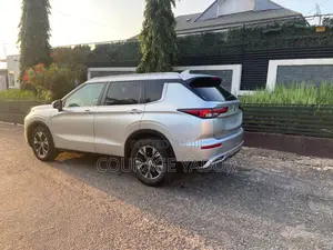 Mitsubishi Outlander PHEV ES AWD 2024 Silver