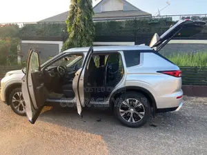 Mitsubishi Outlander PHEV ES AWD 2024 Silver