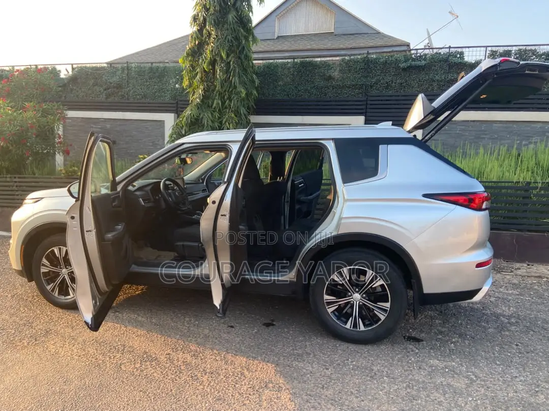 Mitsubishi Outlander PHEV ES AWD 2024 Silver