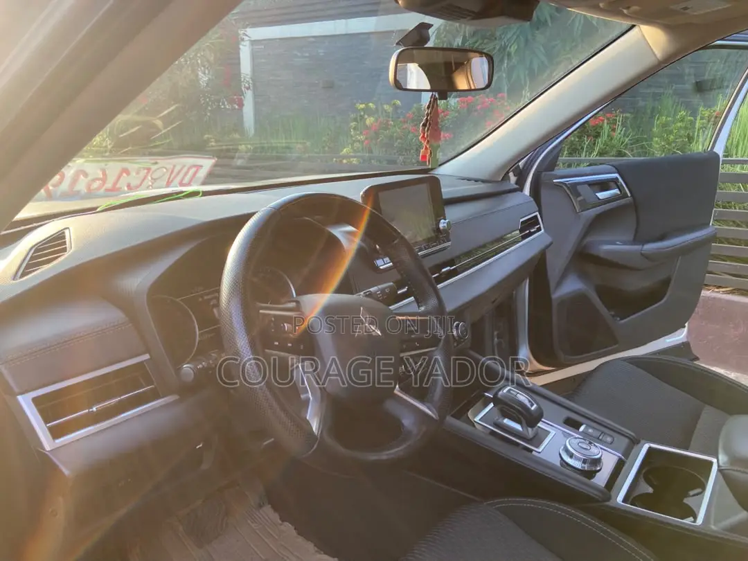 Mitsubishi Outlander PHEV ES AWD 2024 Silver