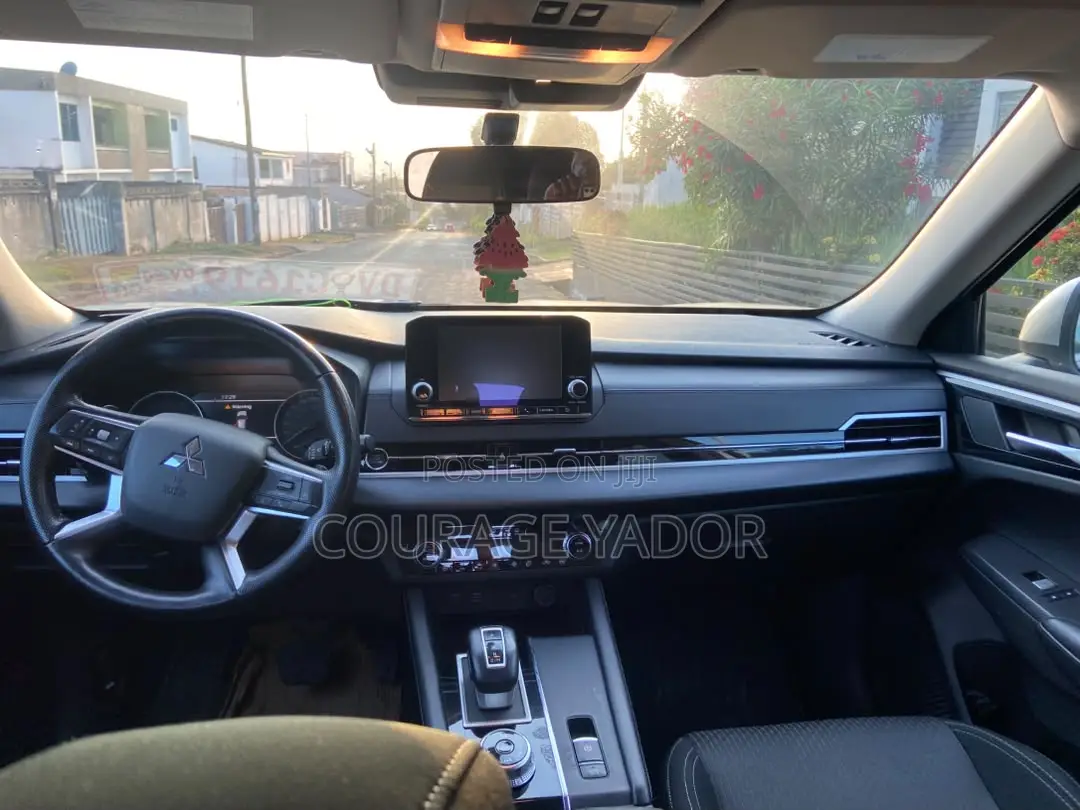 Mitsubishi Outlander PHEV ES AWD 2024 Silver