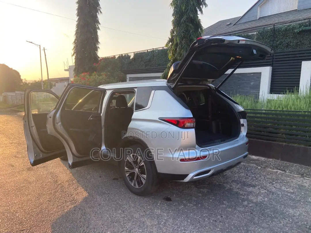 Mitsubishi Outlander PHEV ES AWD 2024 Silver