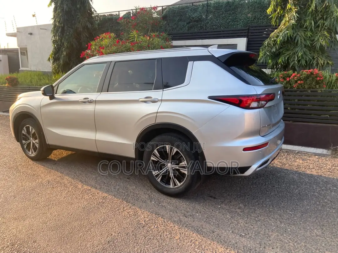 Mitsubishi Outlander PHEV ES AWD 2024 Silver