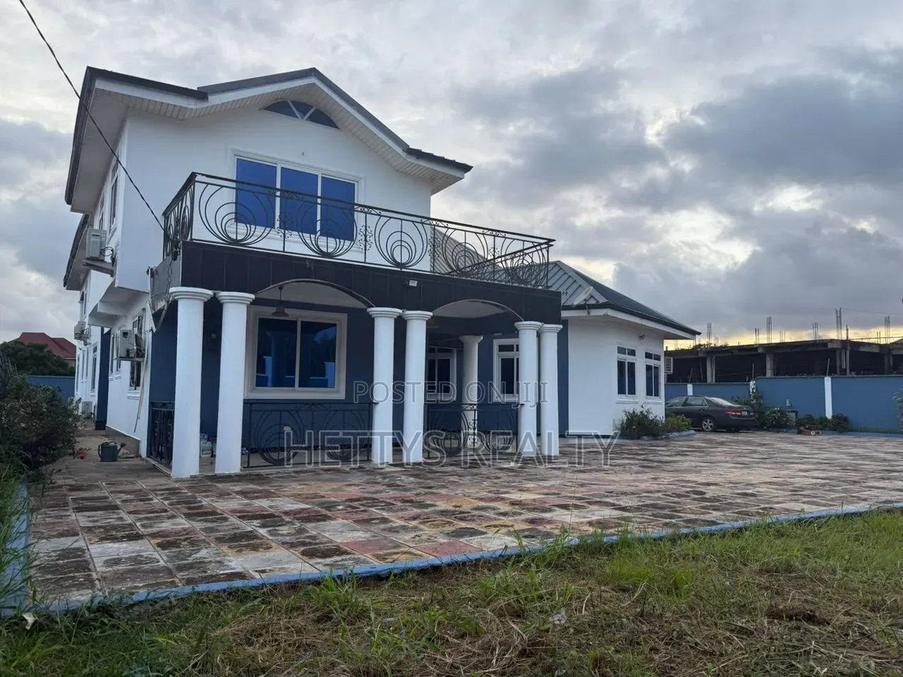 8bdrm House in ECOMOG for sale