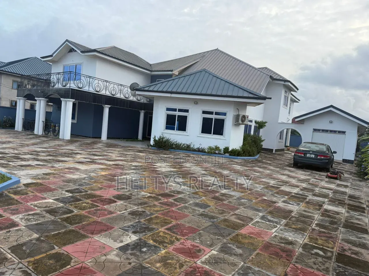 8bdrm House in ECOMOG for sale