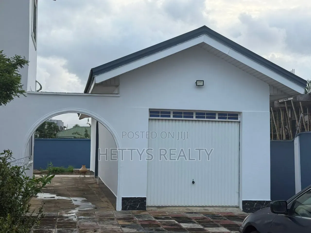 8bdrm House in ECOMOG for sale