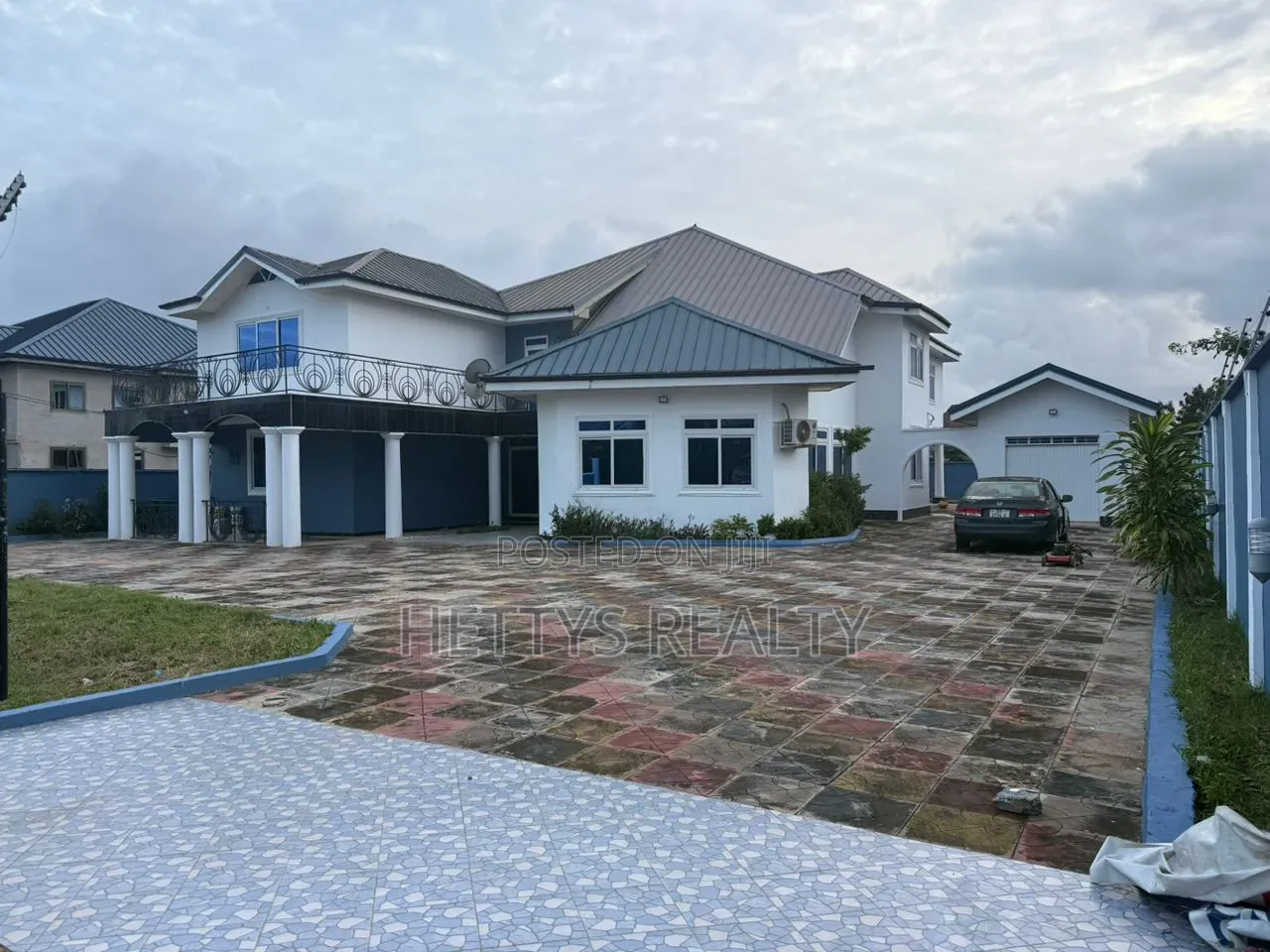 8bdrm House in ECOMOG for sale