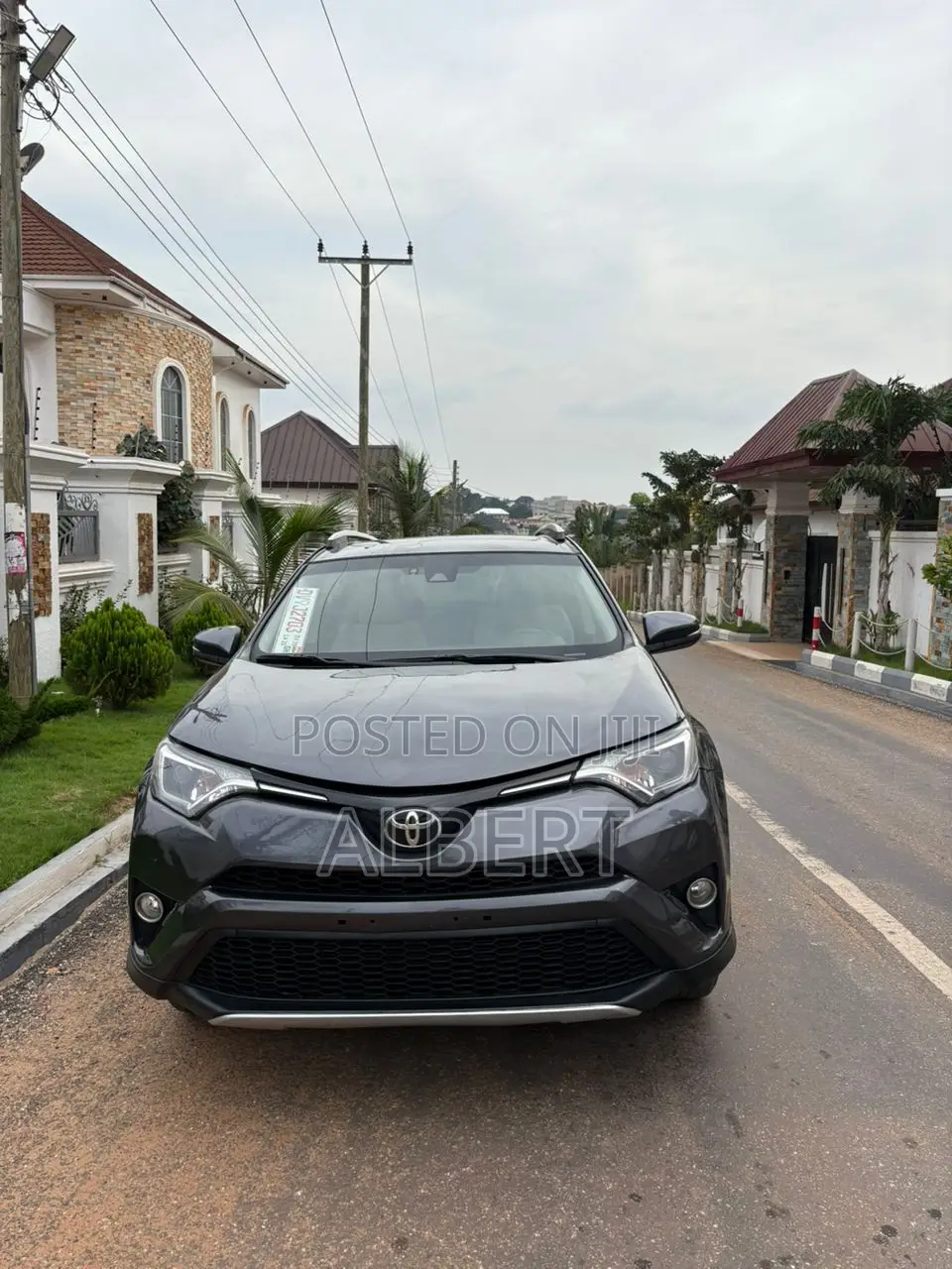 Toyota RAV4 XLE 4dr SUV AWD (2.5L 4cyl 6A) 2018 Gray