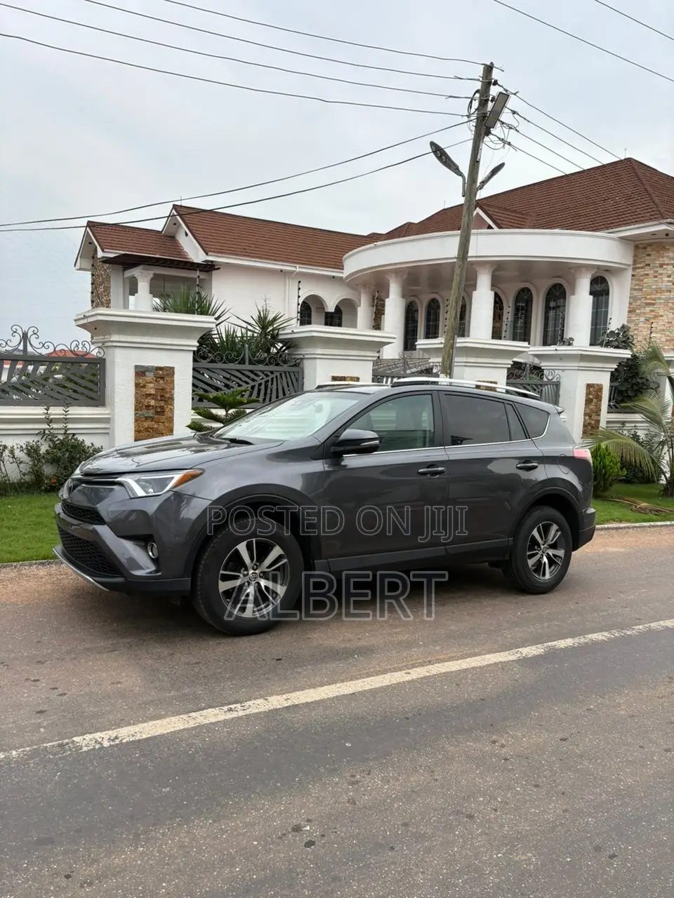 Toyota RAV4 XLE 4dr SUV AWD (2.5L 4cyl 6A) 2018 Gray