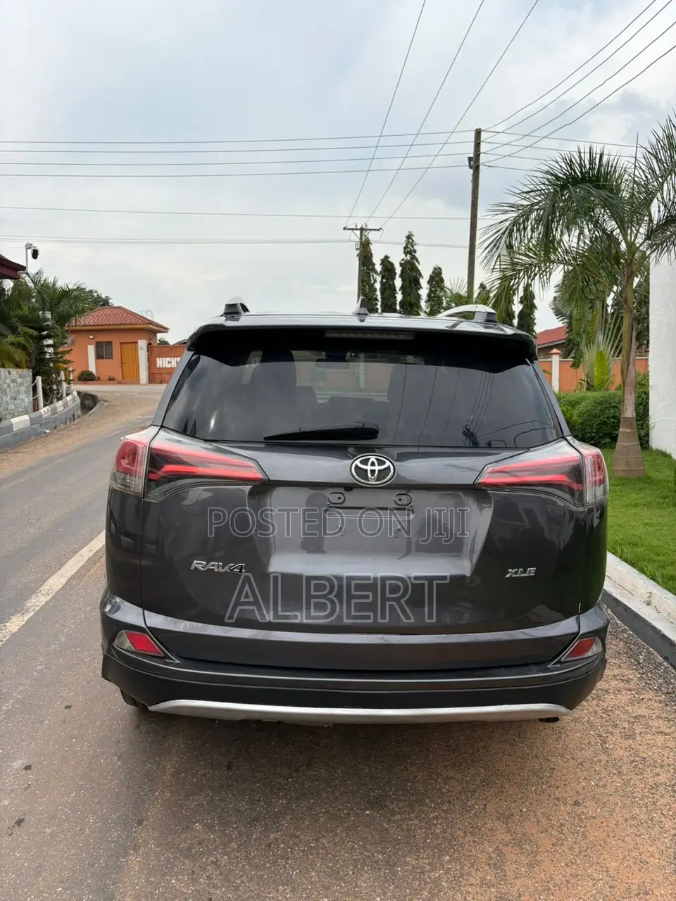 Toyota RAV4 XLE 4dr SUV AWD (2.5L 4cyl 6A) 2018 Gray