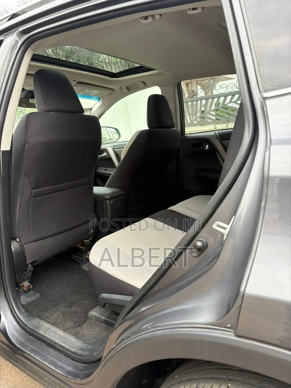 Toyota RAV4 XLE 4dr SUV AWD (2.5L 4cyl 6A) 2018 Gray